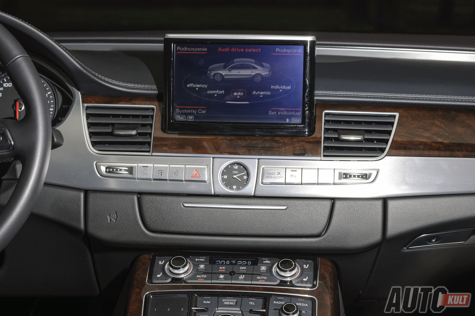 BMW 750d xDrive M-Sport kontra Audi A8 4.2 TDI quattro - test [galeria] 25