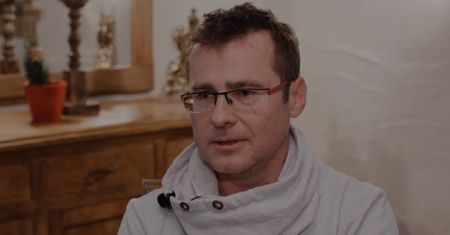 Wakacje 2020. Polski kabareciarz pokazał zdjęcie z wakacji. Rozpętał nim burzę