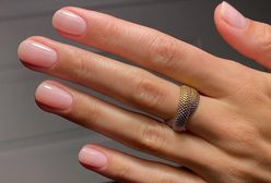 Nowy trend w stylizacji paznokci. Minimalistyczny manicure to hit lata