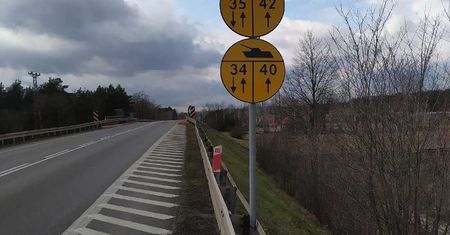 Żółte znaki na drogach od lutego. Zobacz, co oznaczają i kogo dotyczą