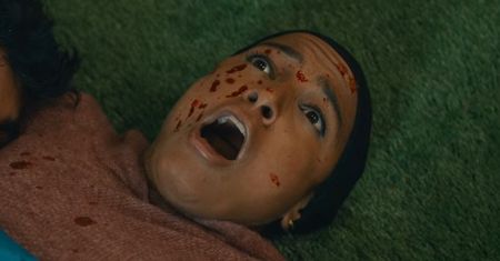 Krwawe sceny w nowym serialu Netfliksa. "Ciała" wciągają