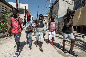 Haiti: ewakuacje szpitali. Gangi paraliżują Port-au-Prince