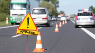 Śmiertelny wypadek pod Poznaniem. Nie żyje jedna osoba, jedna jest ranna