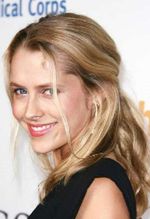 Teresa Palmer odpiera ataki zombie