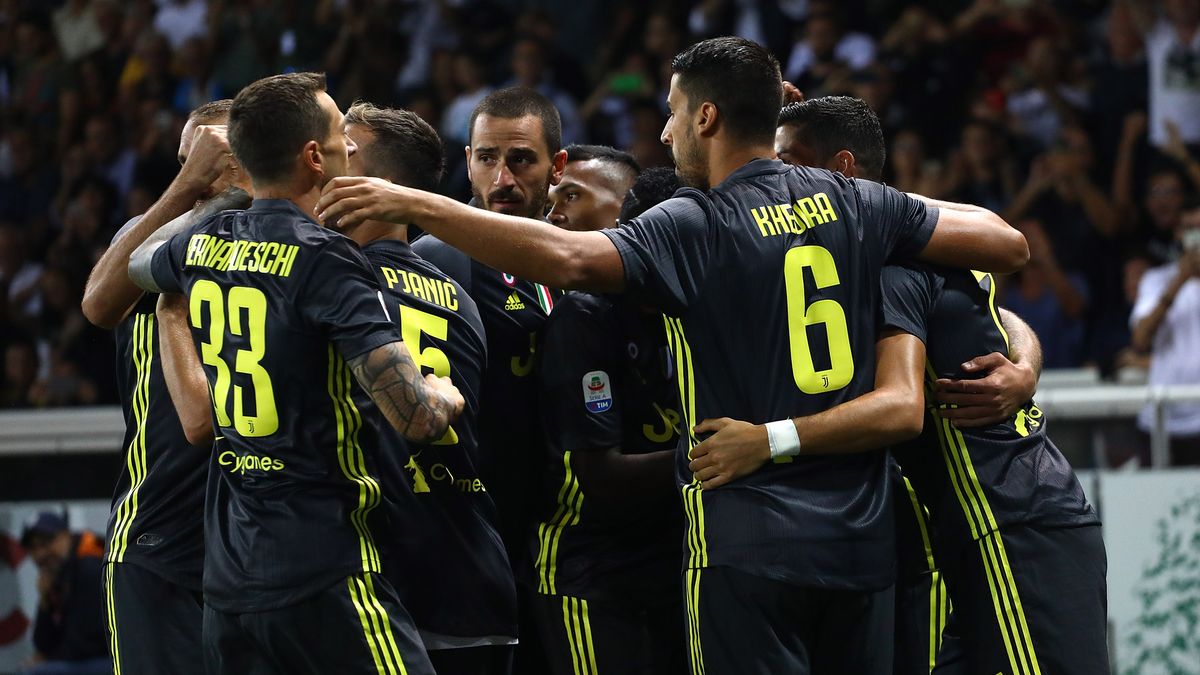 Zdjęcie okładkowe artykułu: Getty Images / Marco Luzzani / Stringer / Na zdjęciu: radość piłkarzy Juventusu