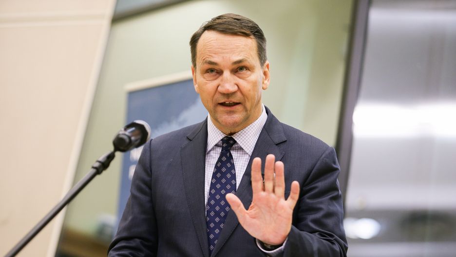 Katowice, 24.10.2024. Minister spraw zagranicznych Radosław Sikorski podczas wykładu w siedzibie Polskiego Radia w Katowicach, 24 bm. (amb) PAP/Jarek Praszkiewicz