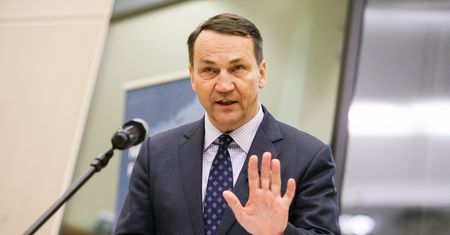 Szopa zatrzymany. Sikorski zabrał głos