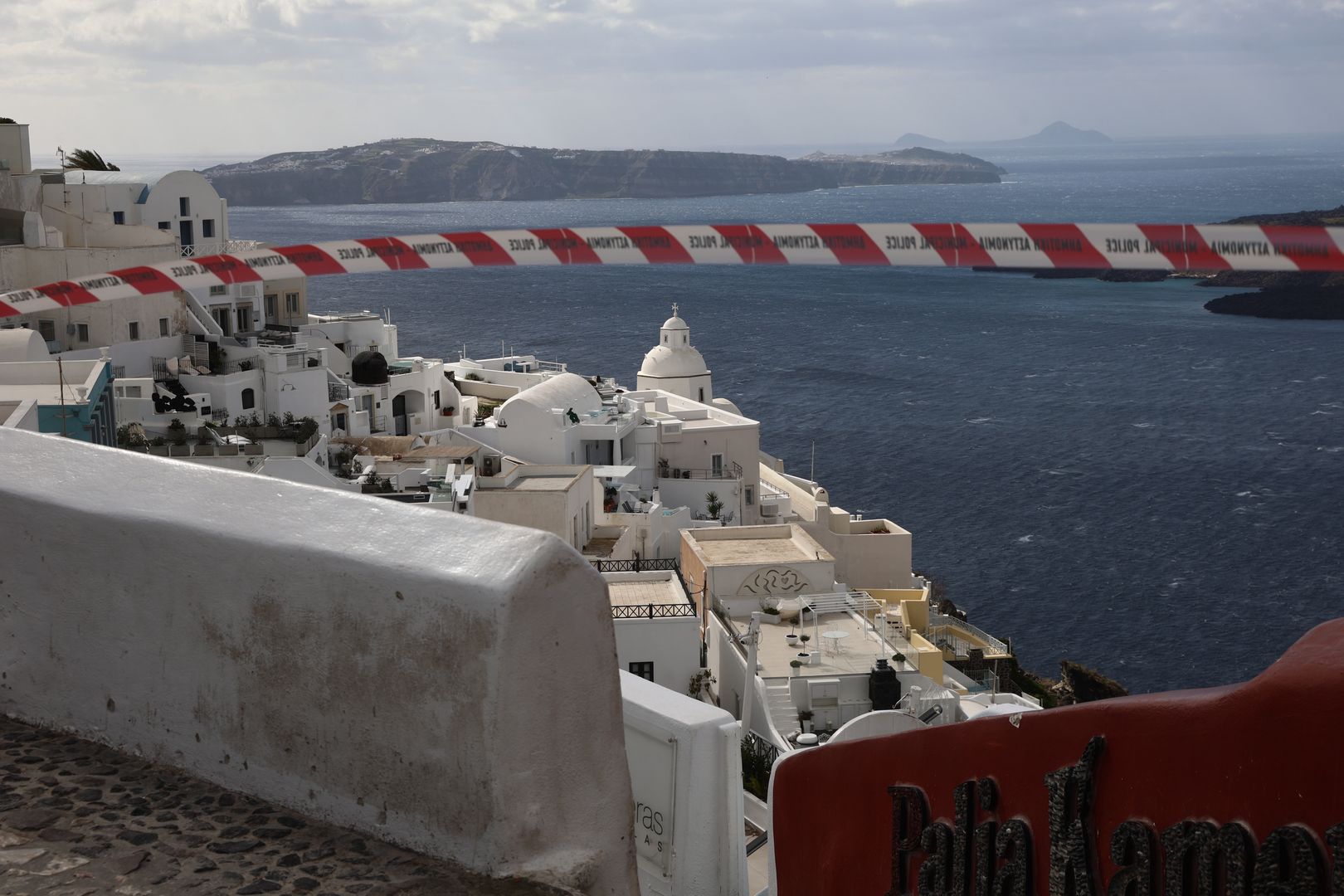 Groza na wyspie Santorini. Ekspert o scenariuszach wstrząsów