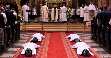 W Poznaniu tylko jeden diakon do wyświęcenia. "Bądźmy rzetelni"