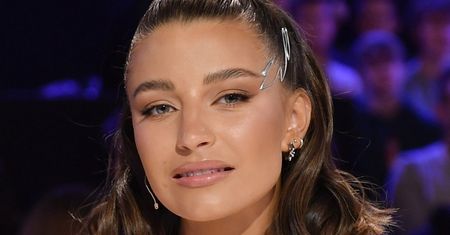Śnieżynka Julia Wieniawa obwieszona Pradą odsłania BRZUCH na mrozie w stylizacji za ponad 15 TYSIĘCY ZŁOTYCH. Efekt wart ceny? (FOTO)
