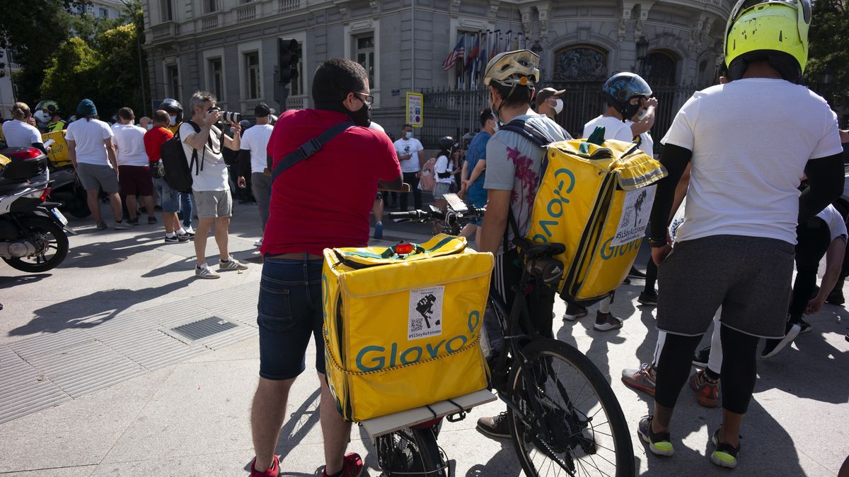 People take part in a demonstration in defense and improvement of the current model of work in the Glovo Delivery platform, in Madrid, Spain, on June 25, 2020. (Photo by Oscar Gonzalez/NurPhoto via Getty Images)