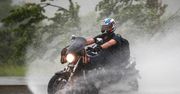 Jazda na motocyklu w deszczu. Zobacz, na co trzeba uważać