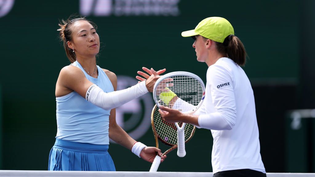 Getty Images / Clive Brunskill / Na zdjęciu: Qinwen Zheng i Iga Świątek