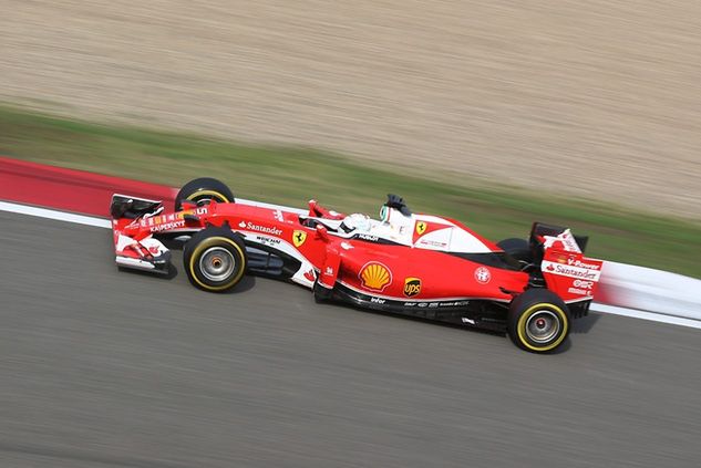 Nagrodą za wysoką formę Vettela w Chinach było drugie miejsce (fot. PAP/EPA)