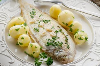 Ta ryba nie śmierdzi mułem. Jest smaczna, wspiera pracę serca i odchudzanie