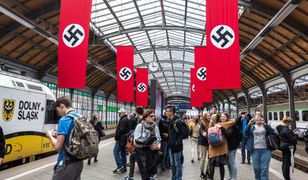 Swastyki na Dworcu Wrocław Główny