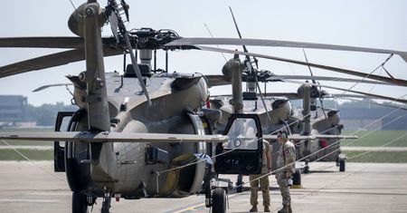 Kulisy zakupu Black Hawków i Apache'ów. "Ktoś powinien siedzieć"