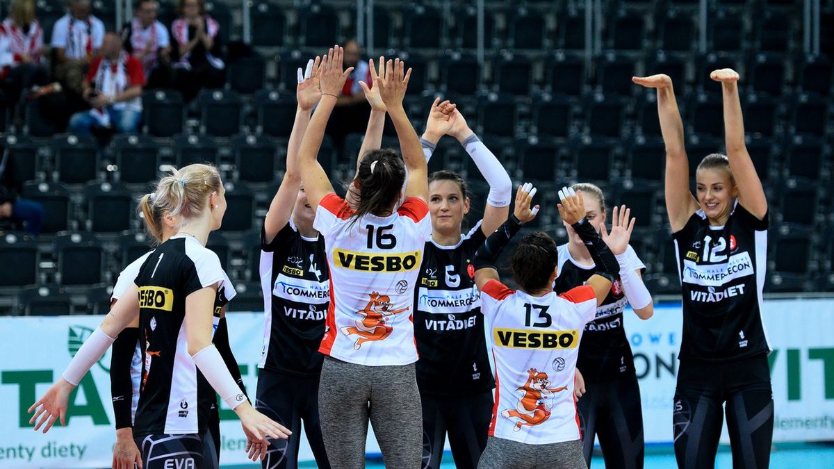 WP SportoweFakty / Paweł Piotrowski / Na zdjęciu: siatkarki ŁKS Commercecon Łódź
