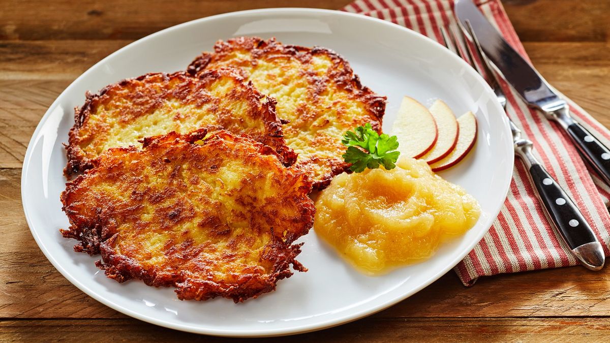 Niemieckie gospodynie robią placki ziemniaczane inaczej. Wychodzą jeszcze bardziej chrupiące