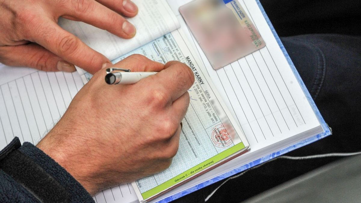 Przepisy, za które otrzymacie mandat bywają zaskakujące. O niektórych się po prostu nie pamięta.