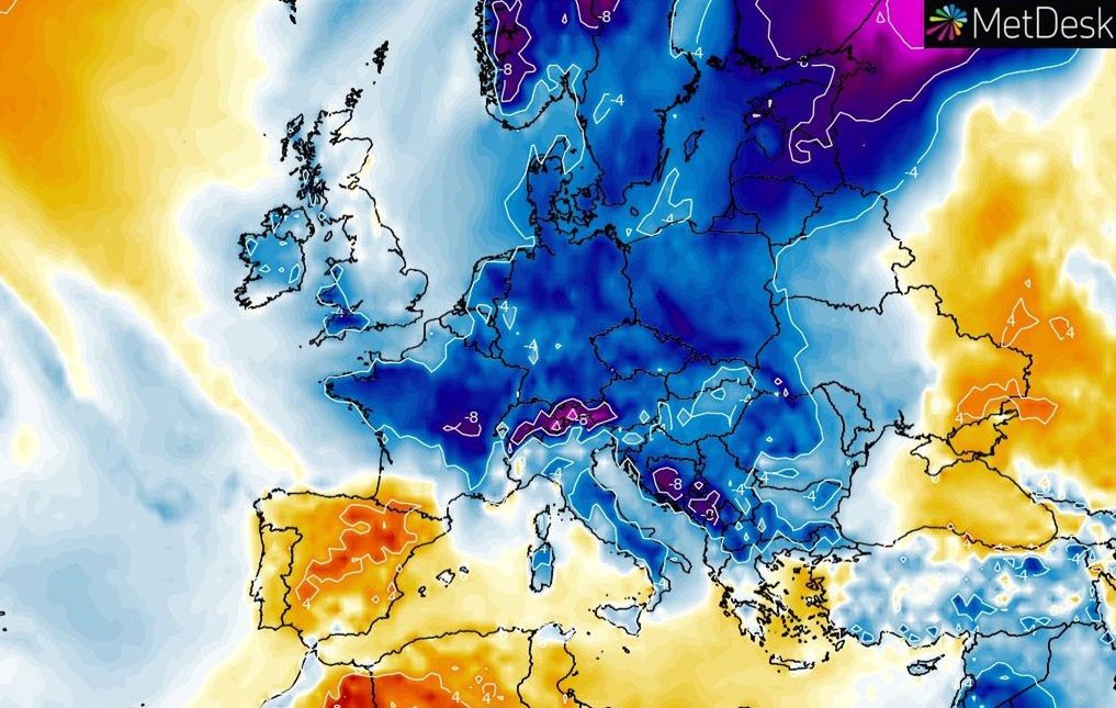 Pogoda. Możliwy atak zimy w drugiej połowie marca. Grafika przedstawia przewidywane na 22 marca anomalie temperatur poniżej średniej wieloletniej 