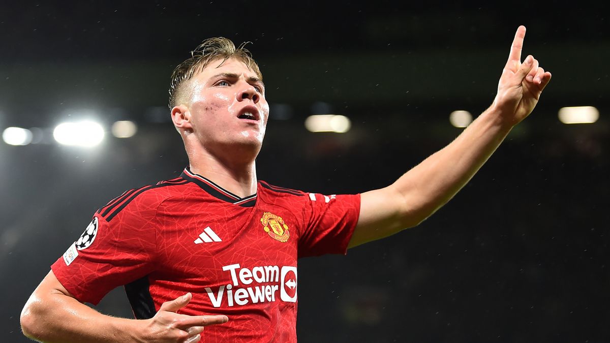 PAP/EPA / PETER POWELL / Na zdjęciu: Rasmus Hojlund