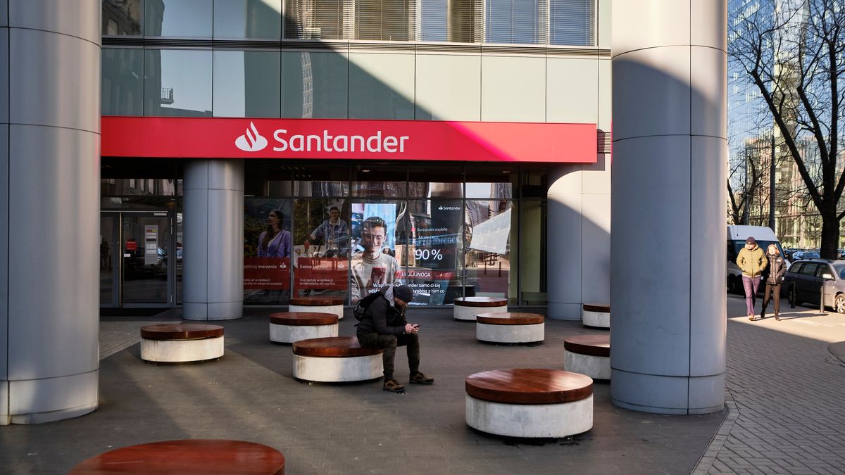 A Banco Santander SA bank branch in Warsaw, Poland, on Monday, Feb. 28, 2022. Polands prime minister warned that Russia may attempt to block the more than 300-mile border it shares with Ukraine, where tens of thousands of people have been fleeing the war. Photographer: Bartek Sadowski/Bloomberg via Getty Images