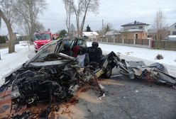 Mazowieckie. Tragiczny wypadek. Samochód w strzępach