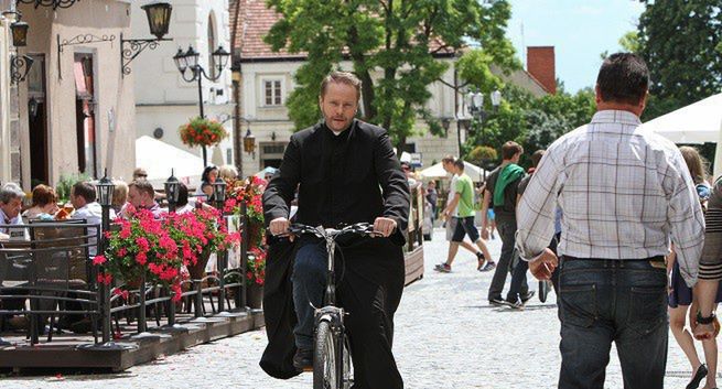 „Ojciec Mateusz” stracił 330 tys. widzów, ale TVP1 nadal była zdecydowanym liderem pasma