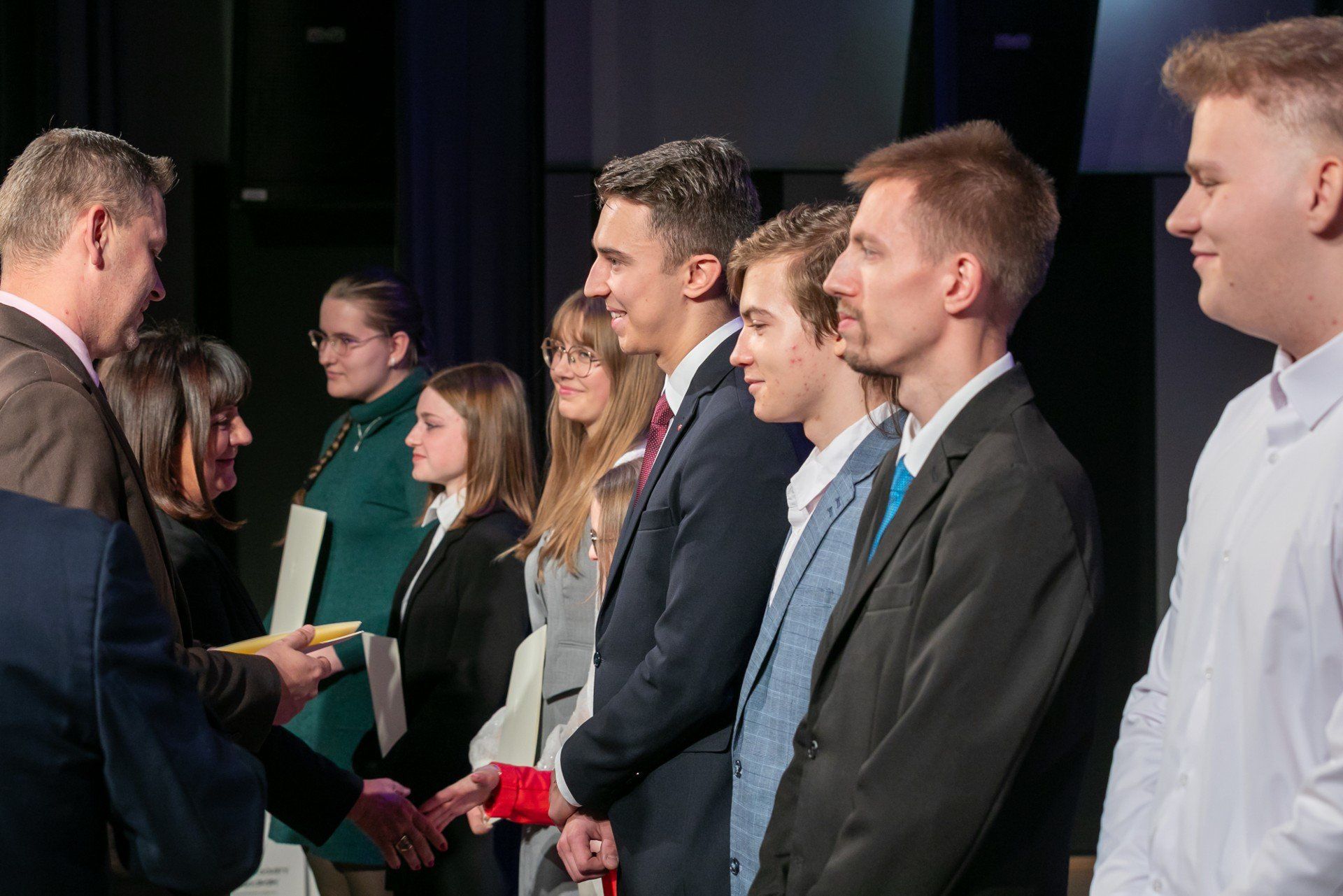 Ponad 120 uczniów szkół ponadpodstawowych z rejonu bydgoskiego odebrało stypendia Prezesa Rady Ministrów. Gala odbyła się w Pałacu Młodzieży.