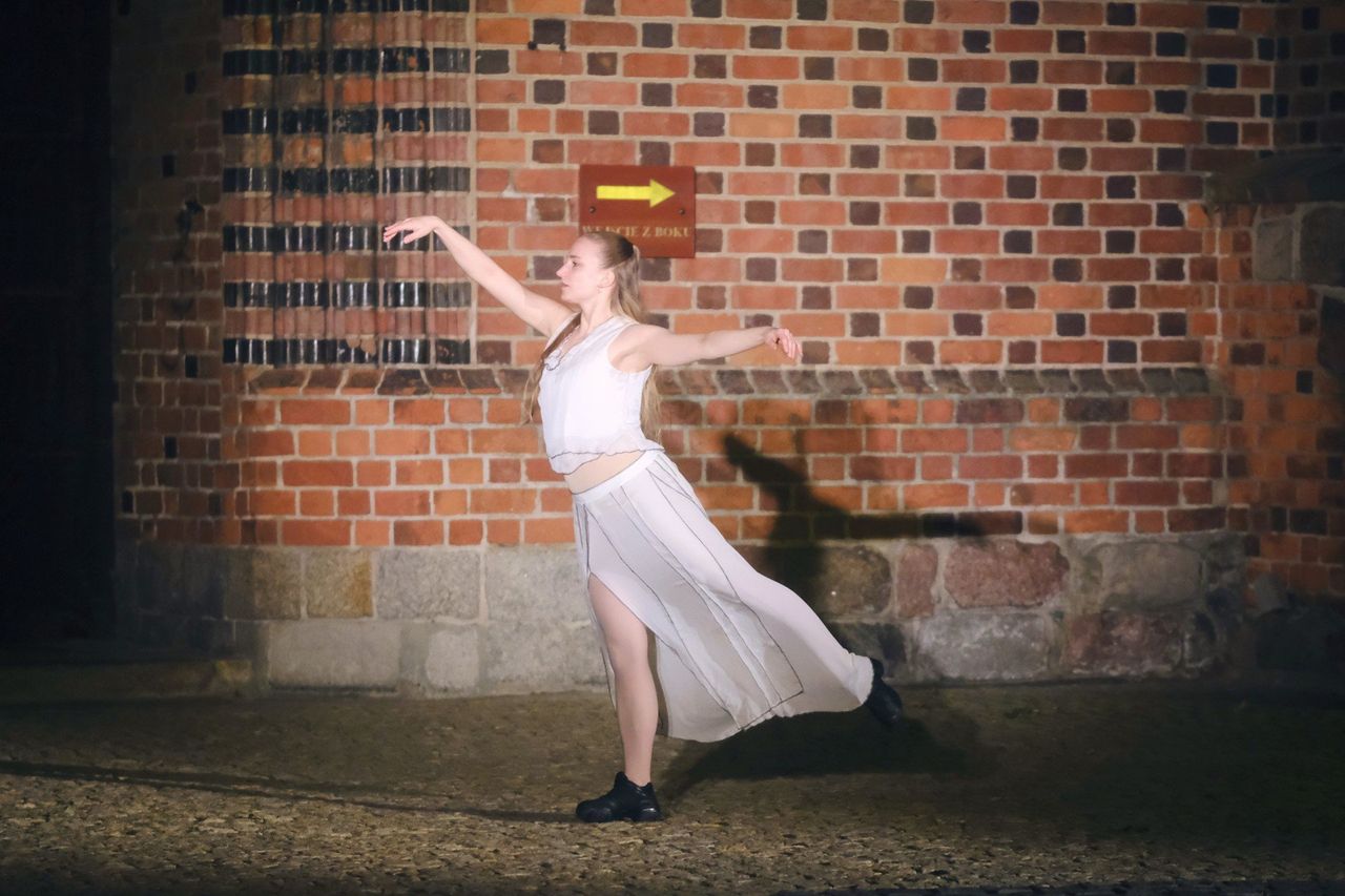 Poznań: Kilkudziesięciu performerów zaprezentowało spektakl przed poznańską publicznością