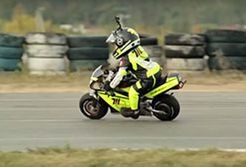 #dziejesiewmoto [280]: dwulatek na motocyklu, kuriozalny wypadek i polskie drogi