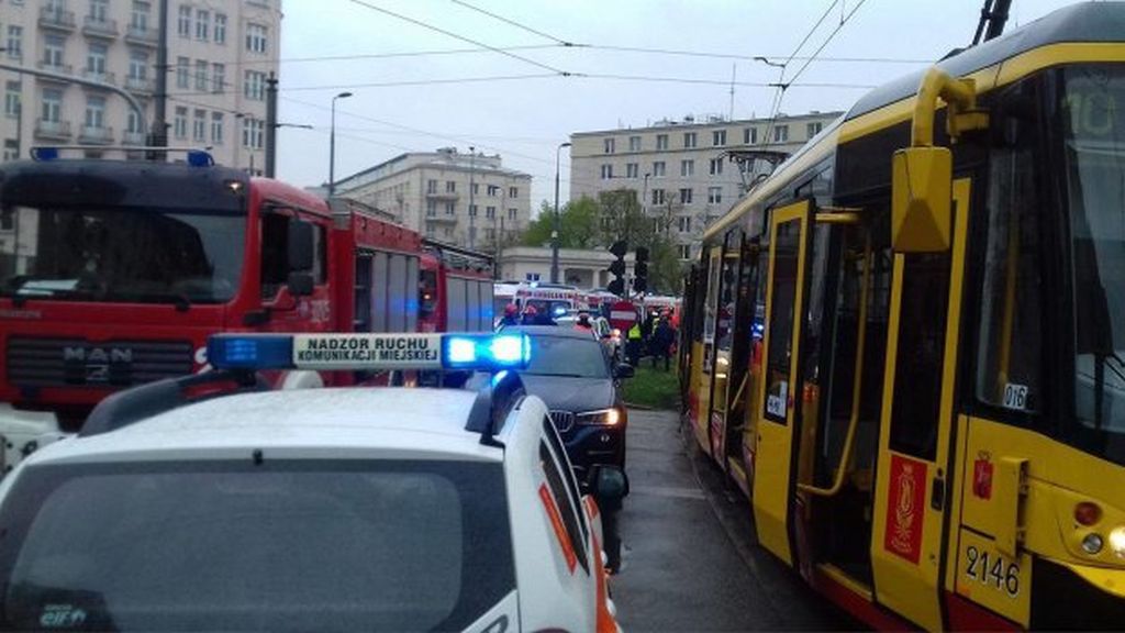 Zderzenie dwóch tramwajów. Są ranni, w tym dzieci