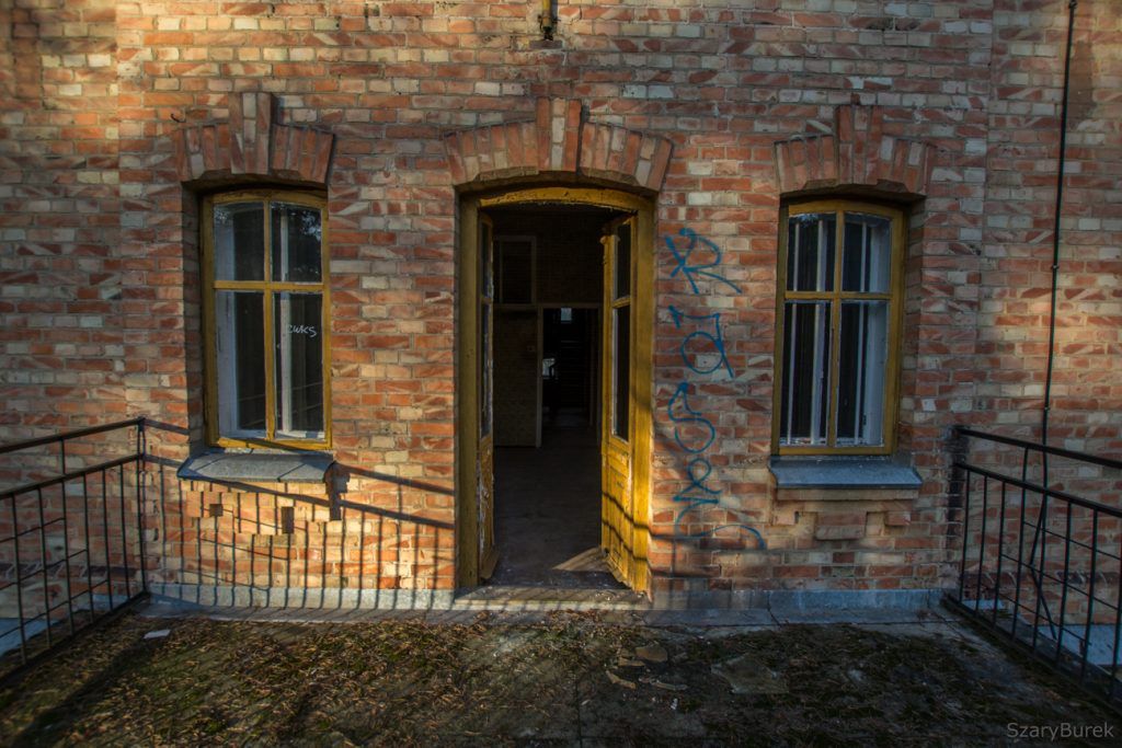 Odwiedziłem nawiedzony komisariat policji pod Warszawą. Co tam straszy? 18