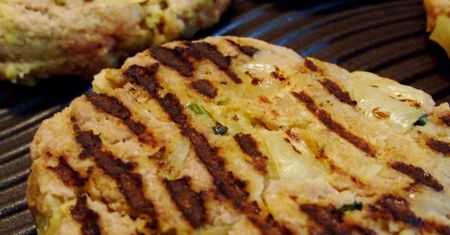 Opiekane burgery z indyka (85% mięsa, 15% tłuszczu)