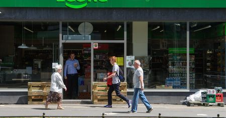Żabka na wojnie z inspekcją pracy. Chodzi o niedziele bez handlu