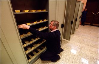 Grecy nie mogą wyciągać swych pieniędzy z bankowych sejfów