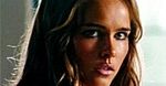 Isabel Lucas w domu schadzek