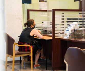 Zasiłek opiekuńczy. Komu przysługuje i jak złożyć wniosek?