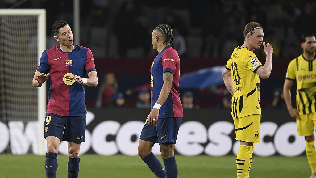 Getty Images / Adria Puig/Anadolu / Na zdjęciu: piłkarze podczas meczu FC Barcelona - Borussia Dortmund