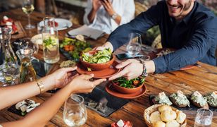 Czy wiesz, jak zachować się przy stole? Sprawdź się w 10 pytaniach!