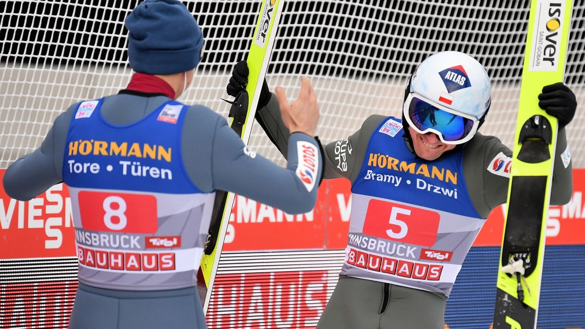 Zdjęcie okładkowe artykułu: PAP/EPA / PHILIPP GUELLAND / Na zdjęciu: Kamil Stoch (z prawej)