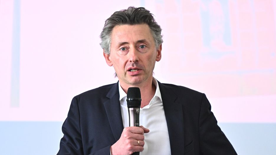 Warszawa, 06.04.2024. Wiceminister nauki i szkolnictwa wyższego prof. Maciej Gdula podczas konferencji naukowej pt. "Trzeba bronić uniwersytetu", 6 bm. na Wydziale Filozofii UW w Warszawie. (ad) PAP/Radek Pietruszka