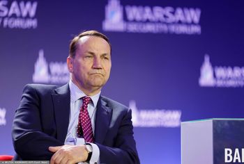 "Wow, pełny Putin". Sikorski ostro o polskim pośle