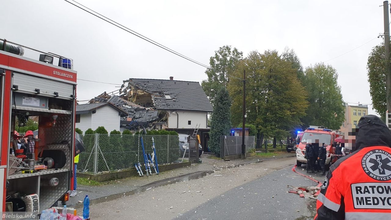 Kobiernice. Wybuch gazu. Straż przeszukuje gruzowisko (źródło: bielsko.info)