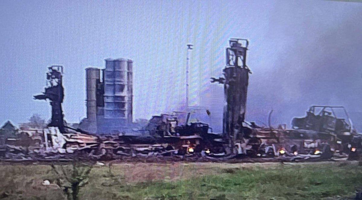 Pozostałości systemu S-400 Triumf na lotnisku Dżankoj na Krymie.