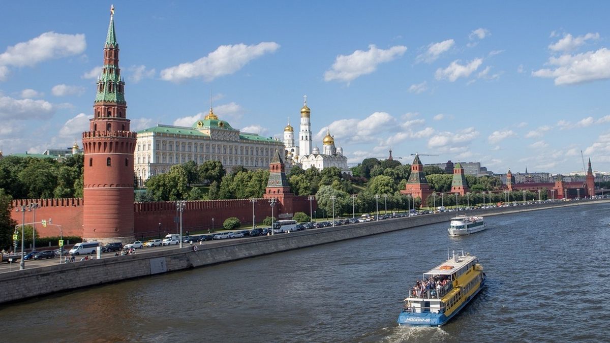 Marek W. miał utrzymywać kontakty z oficerami wywiadu działającymi pod przykryciem dyplomatycznym w ambasadzie w Warszawie.