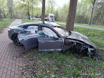 Pokazali zdjęcia z wypadku na DK22. Kompletnie rozbite Porsche. Kto zawinił?