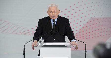 Kaczyński zabrał głos ws. TS dla prezesa NBP. "Chodzi o euro"