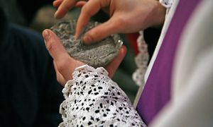 Czy w Środę Popielcową msza jest obowiązkowa? Oto co mówi Kościół